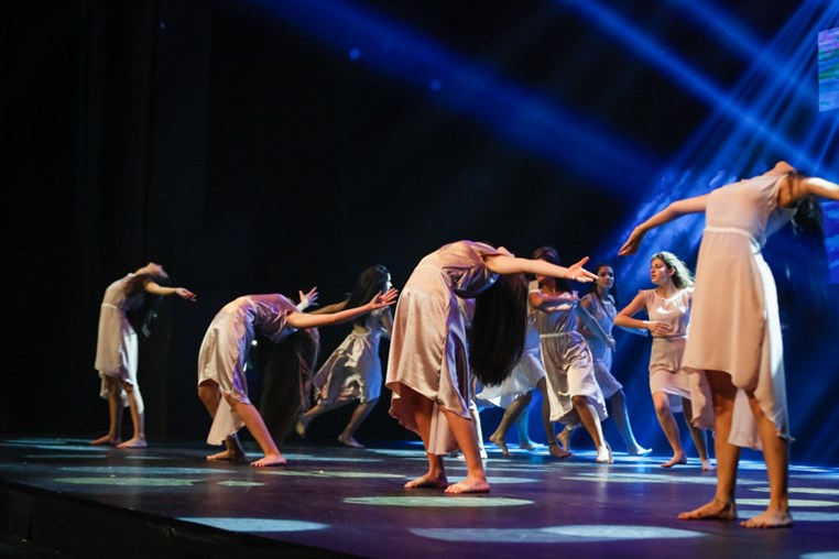 Tribe Dance Hold Your Dream 
